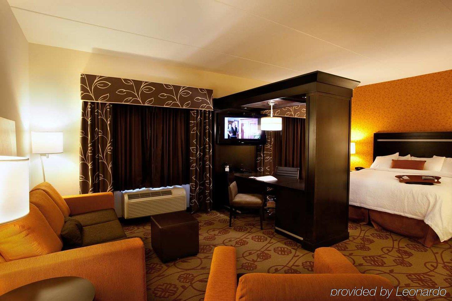 Hampton Inn & Suites Chattanooga Downtown Room photo